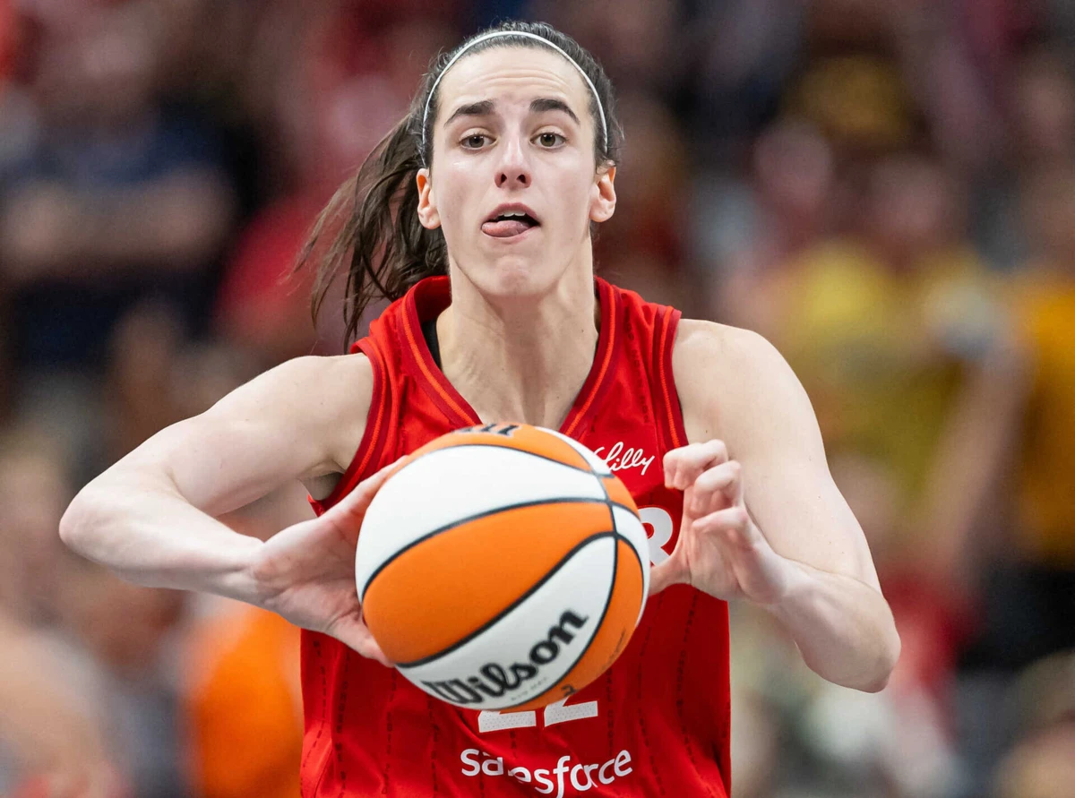 Caitlin Clark torna-se na primeira "rookie" a fazer triplo duplo na WNBA