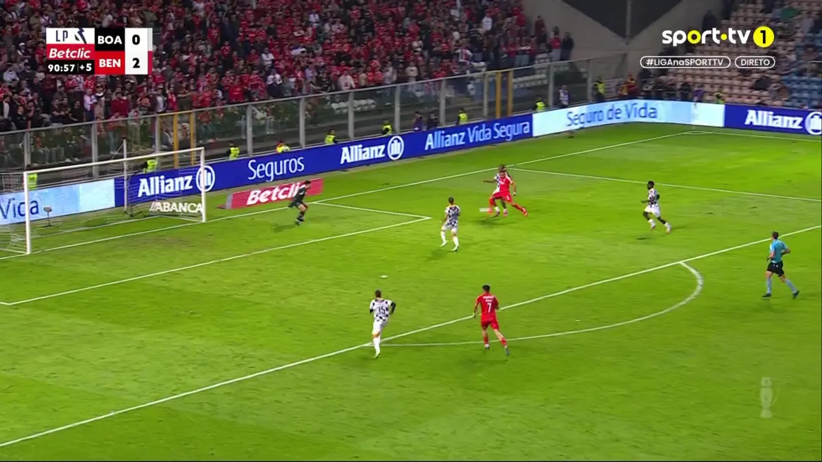 Imagem de contexto do artigo Onyemaechi falha e Arthur Cabral não perdoa e aumenta a vantagem do Benfica. Veja o golo