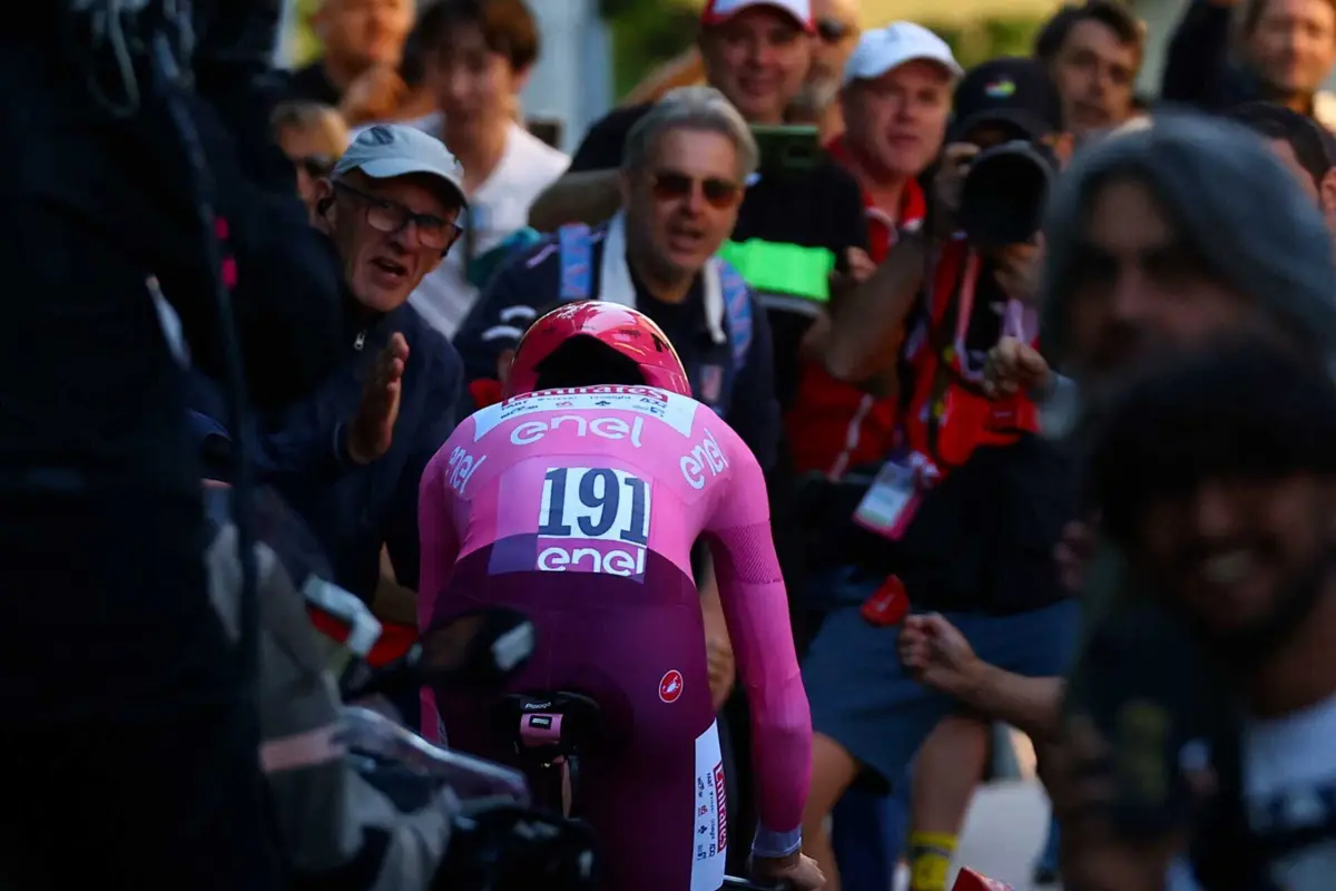 O ciclista esloveno Tadej Pogacar (créditos: a Bettini / AFP)