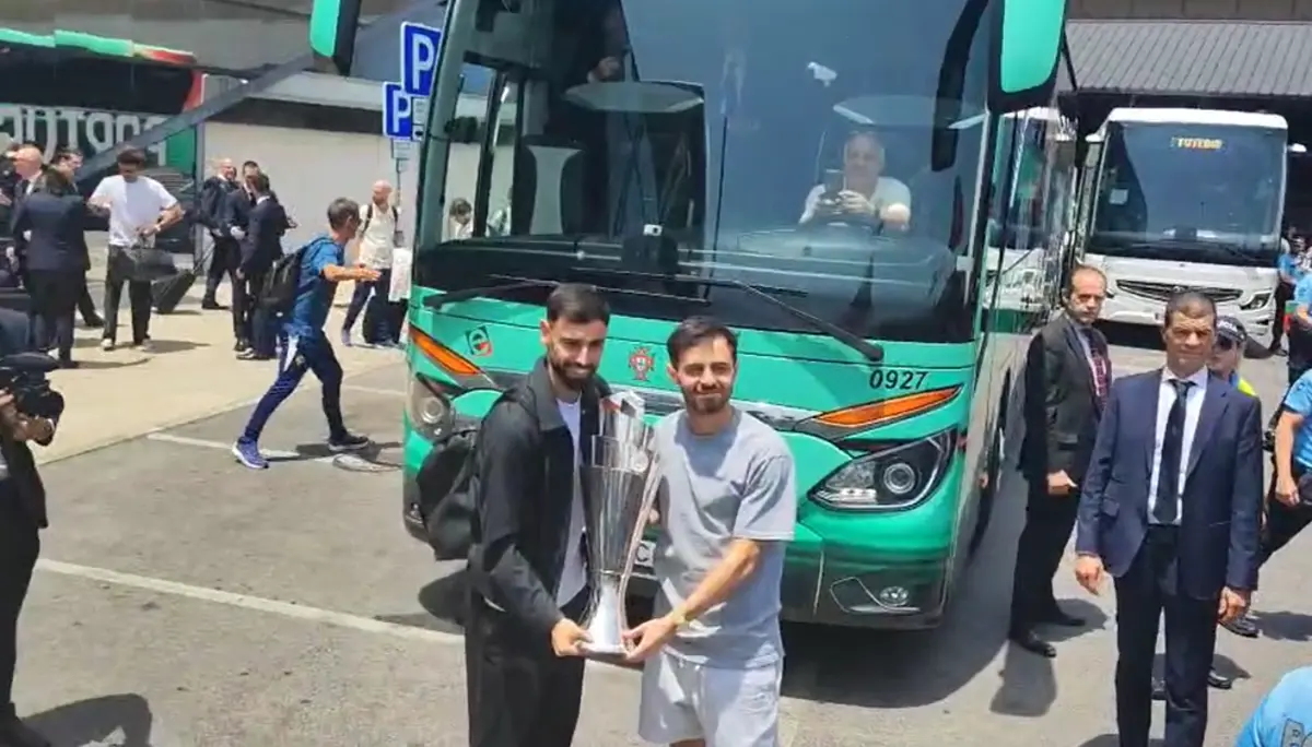 Imagem de contexto do artigo Seleção regressou a casa em clima de euforia e com o troféu a dar nas vistas