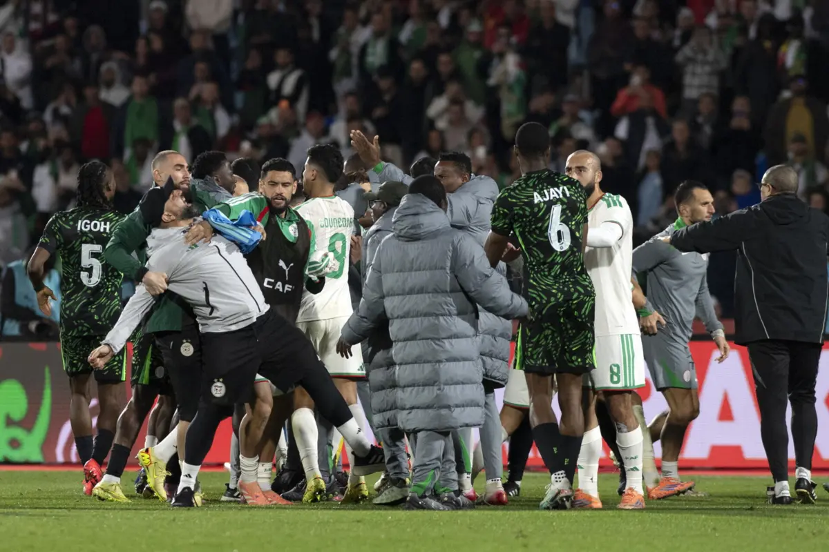 Imagem de contexto do artigo Confusão no final do Argélia-Nigéria, com Luca Zidane no epicentro: veja as imagens