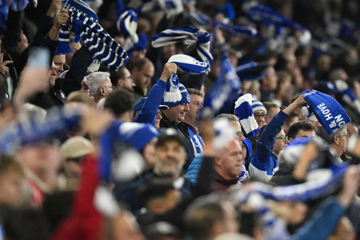 Adeptos do Brighton (Créditos: AFP)