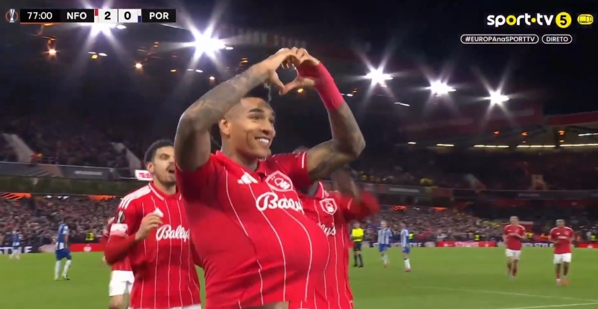 Imagem de contexto do artigo Nottingham Forest-FC Porto: VAR dita novo penálti e Igor Jesus faz o 2-0