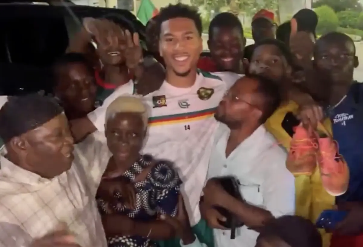 Imagem de contexto do artigo Danny Namaso conheceu clube de fãs após treino dos Camarões. Ora veja