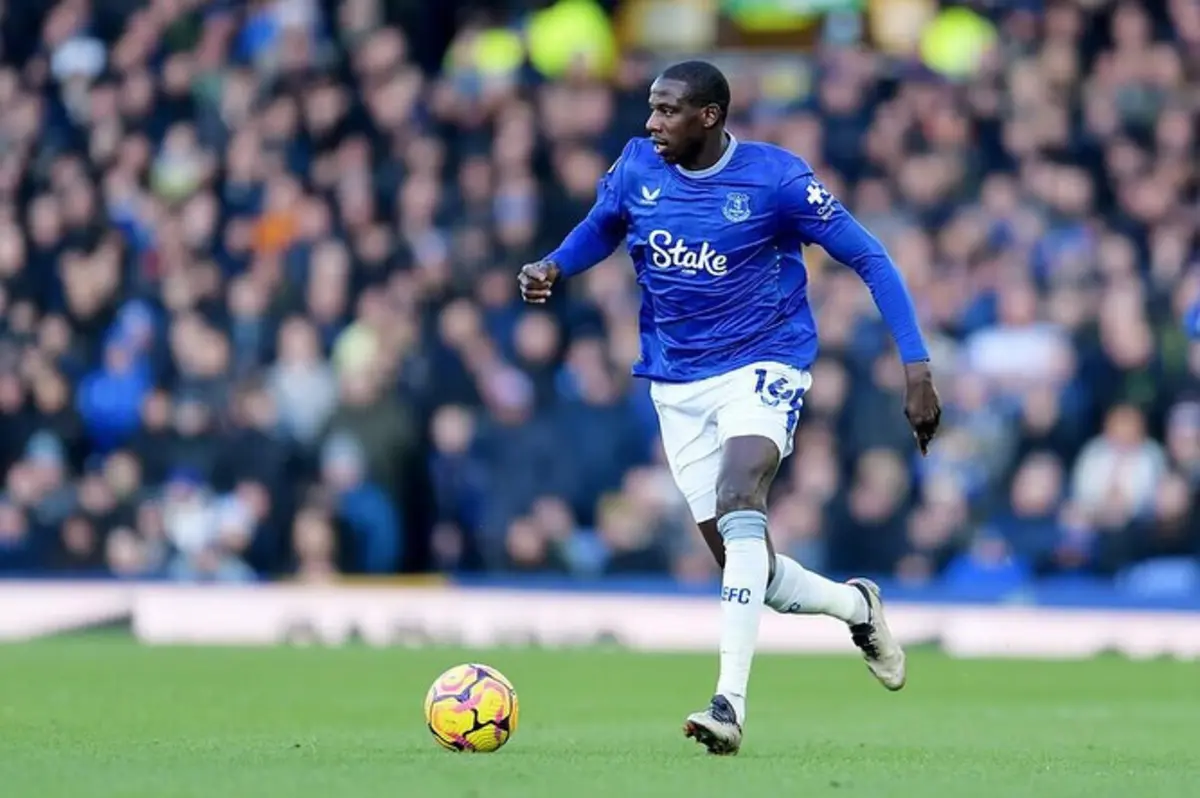 O médio do Everton festejou o golo do empate em frente ao adeptos dos Reds (créditos: Abdoulaye Doucouré/Instagram)