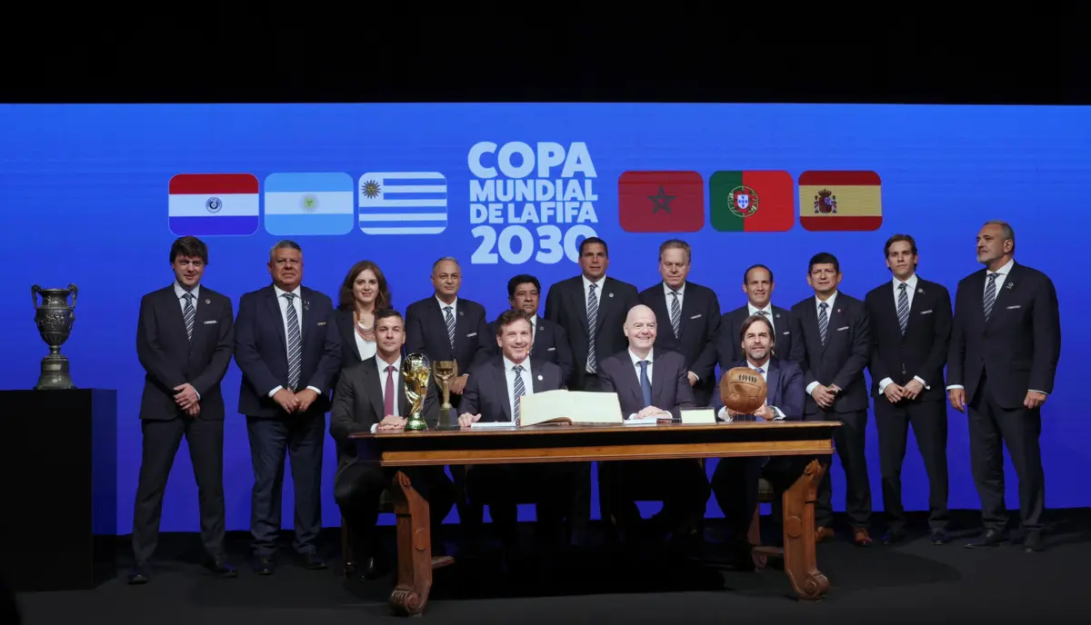 Imagem de contexto do artigo Infantino assina a ata do Mundial'2030 no 78.º Congresso da CONMEBOL