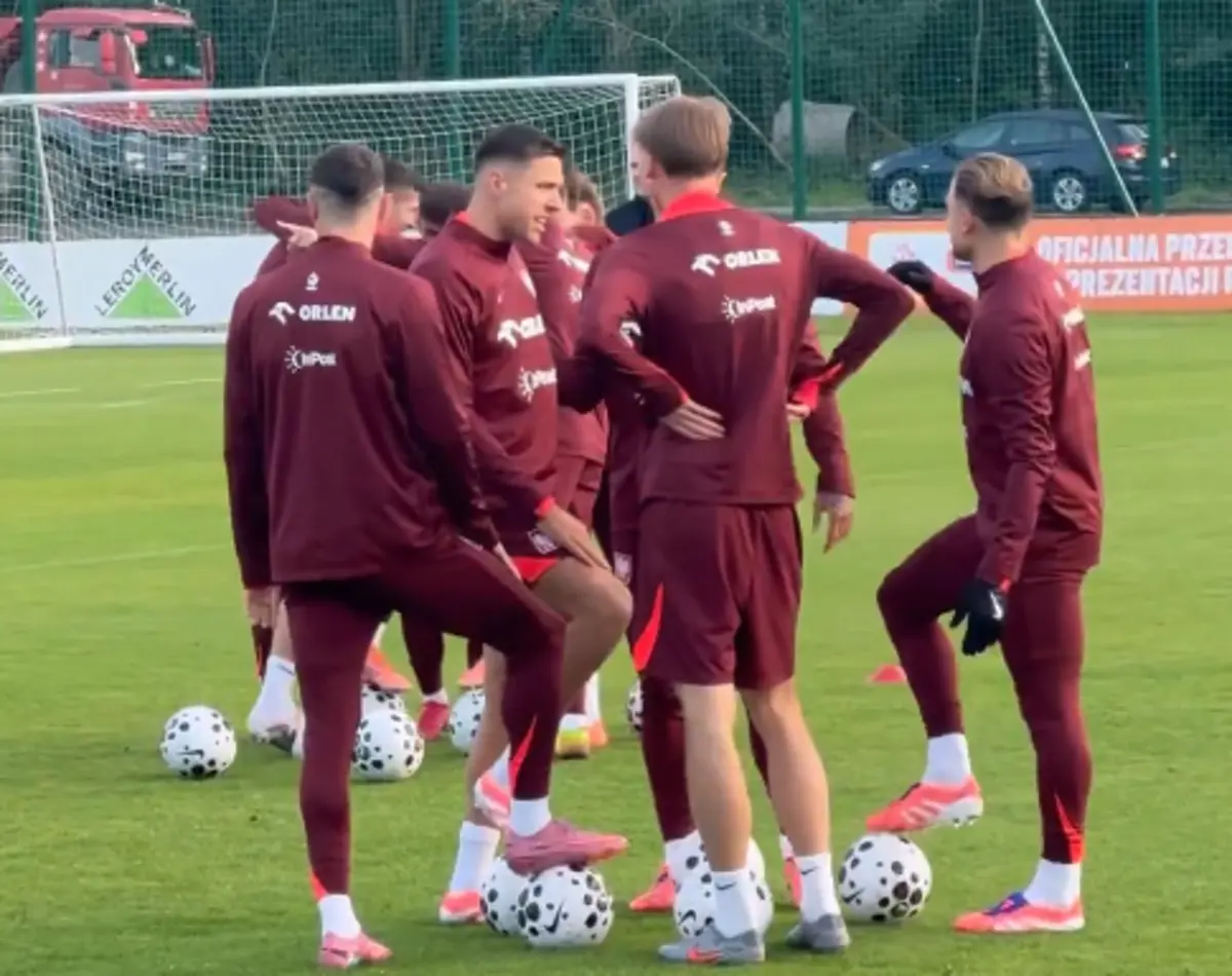 Imagem de contexto do artigo Bednarek no treino da Polónia: "Ainda te levamos para o FC Porto"