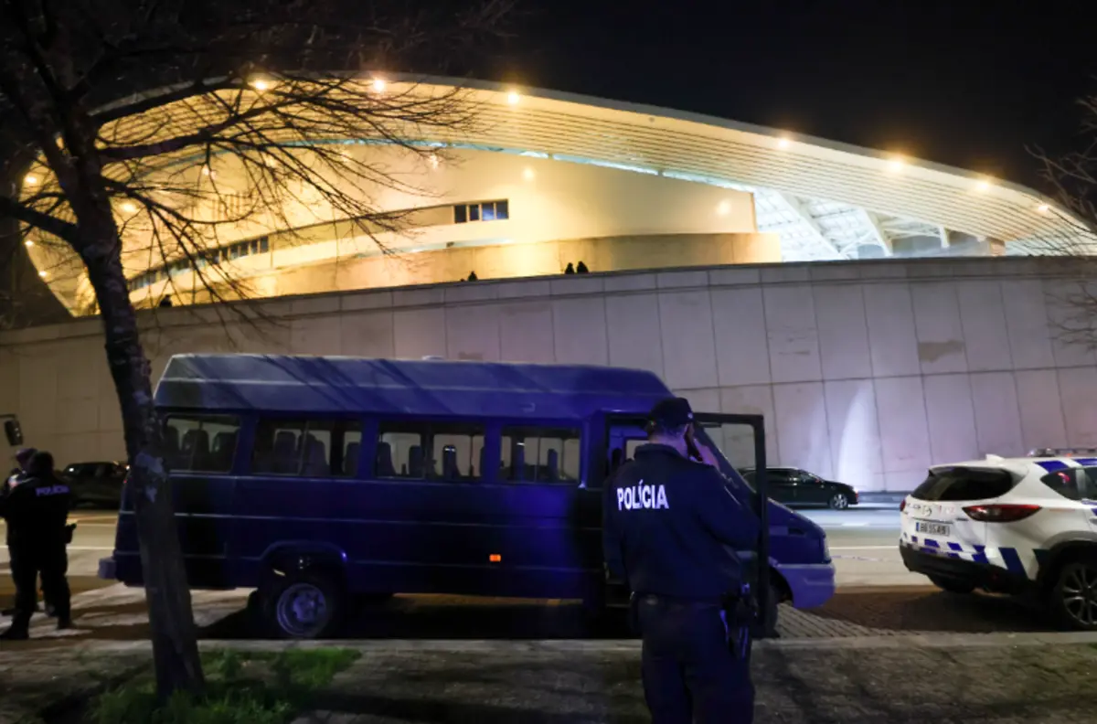 Imagem de contexto do artigo "Falta de policiamento a adiar um jogo europeu? Clubes podem ser punidos com derrota"