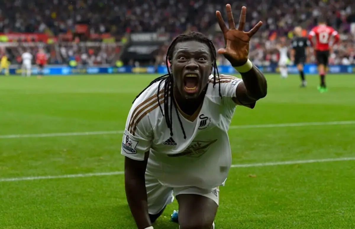 Imagem de contexto do artigo Bafetimbi Gomis encerra 20 anos de carreira: "Celebro a vida que o futebol me deu"