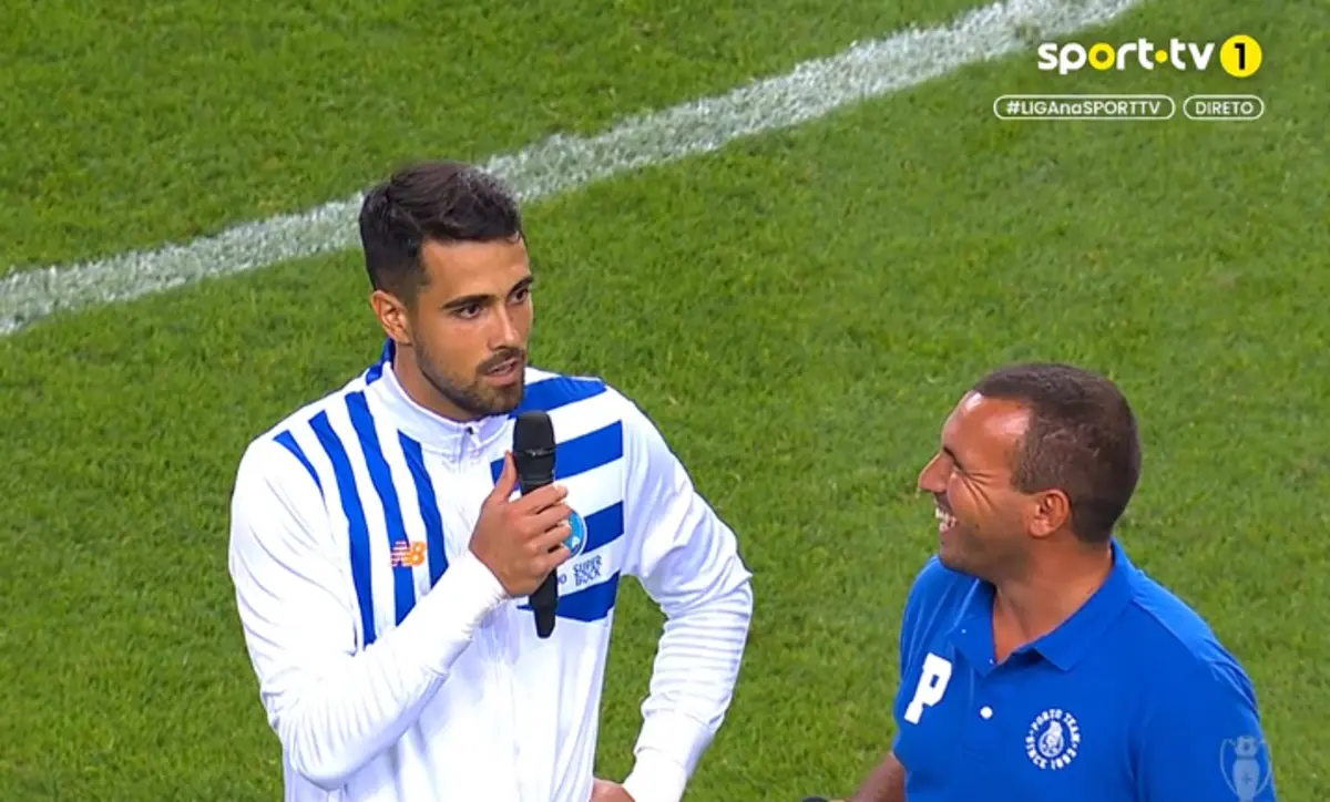 Imagem de contexto do artigo Diogo Costa: "Como sempre, cinco estrelas. A vossa energia foi muito boa"