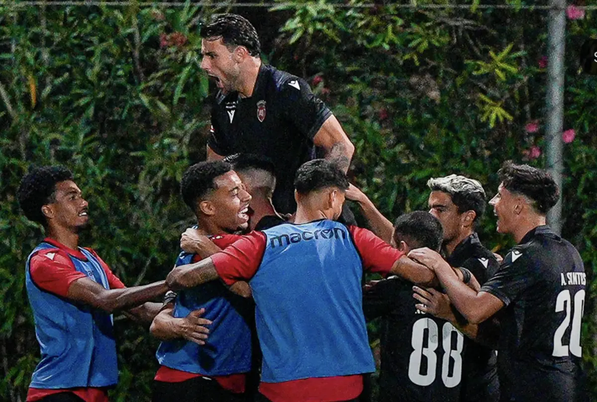 Jogadores do Penafiel festejam