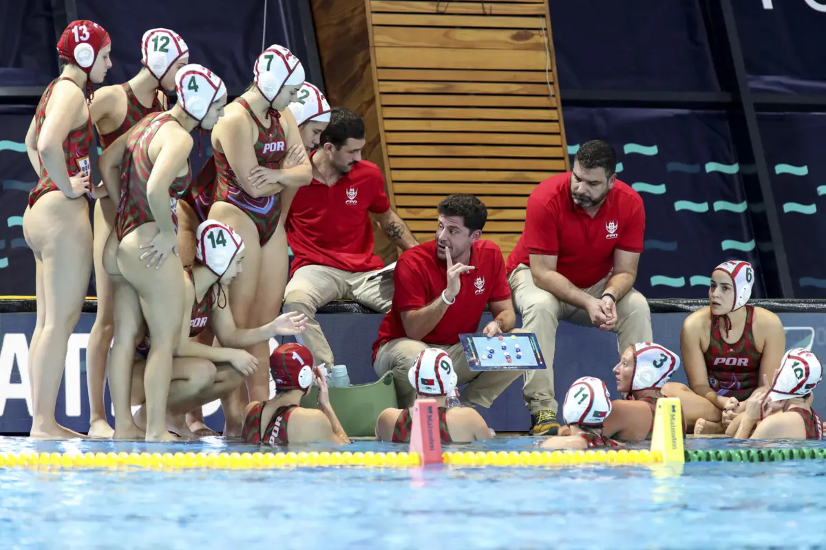 Ferran Pascual com a seleção nacional feminina de polo aquático