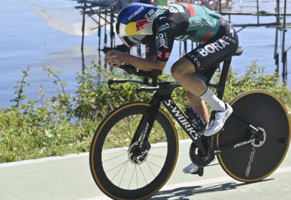 O ciclista Anton Palzer já era patrocinado pela Red Bull, por ser campeão... de esqui (Créditos: BORA-hansgrohe)