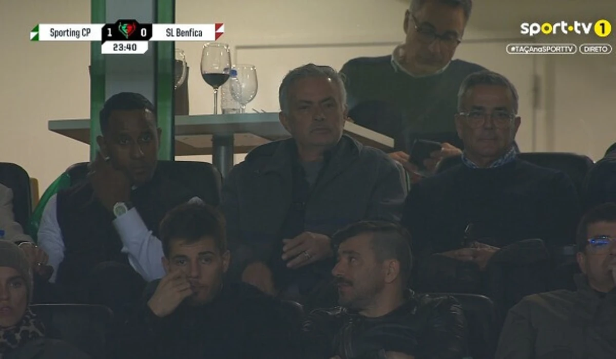 Imagem de contexto do artigo José Mourinho e Roberto Martínez em Alvalade a assistir ao Sporting-Benfica