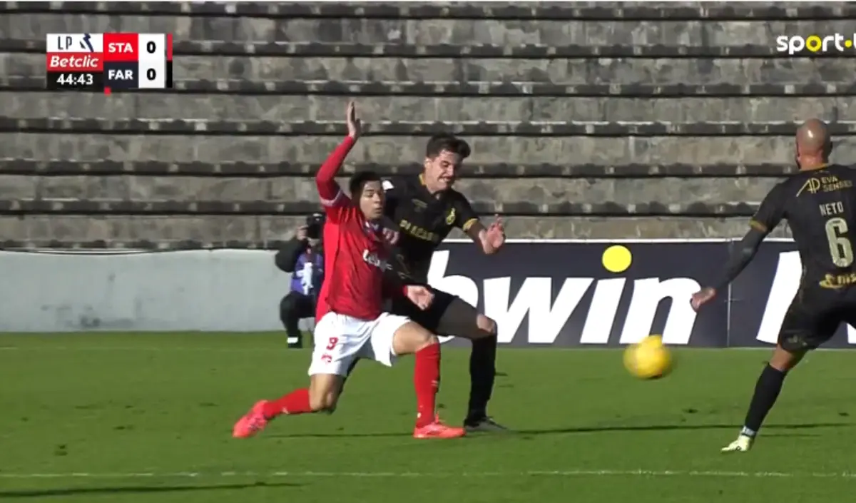 Imagem de contexto do artigo O lance que deixou o Farense com menos um jogador frente ao Santa Clara