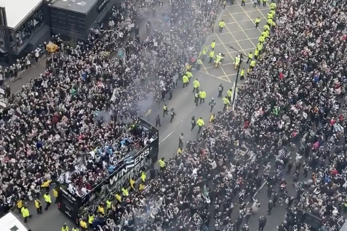 Imagem de contexto do artigo Uma verdadeira loucura nos festejos do Newcastle pela conquista da Taça da Liga inglesa