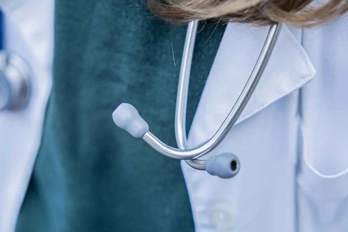 Imagem de contexto do artigo Chamam-lhe o "vírus do vómito". Afinal, o que é o norovírus?