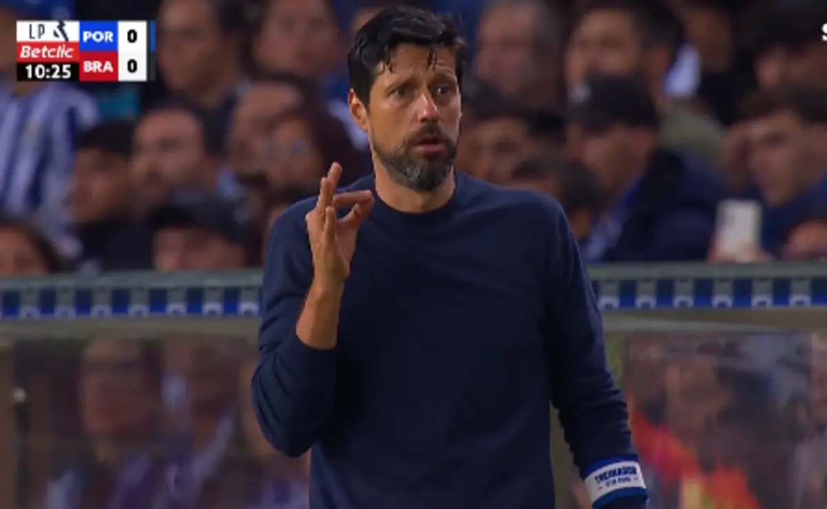 Vítor Bruno viu cartão amarelo