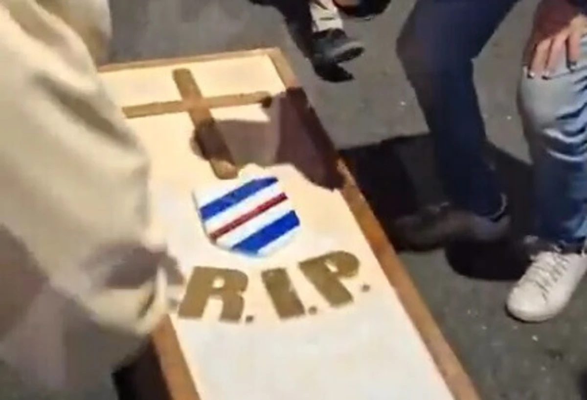Imagem de contexto do artigo Adeptos do Génova festejam "funeral" da Sampdória: veja o vídeo