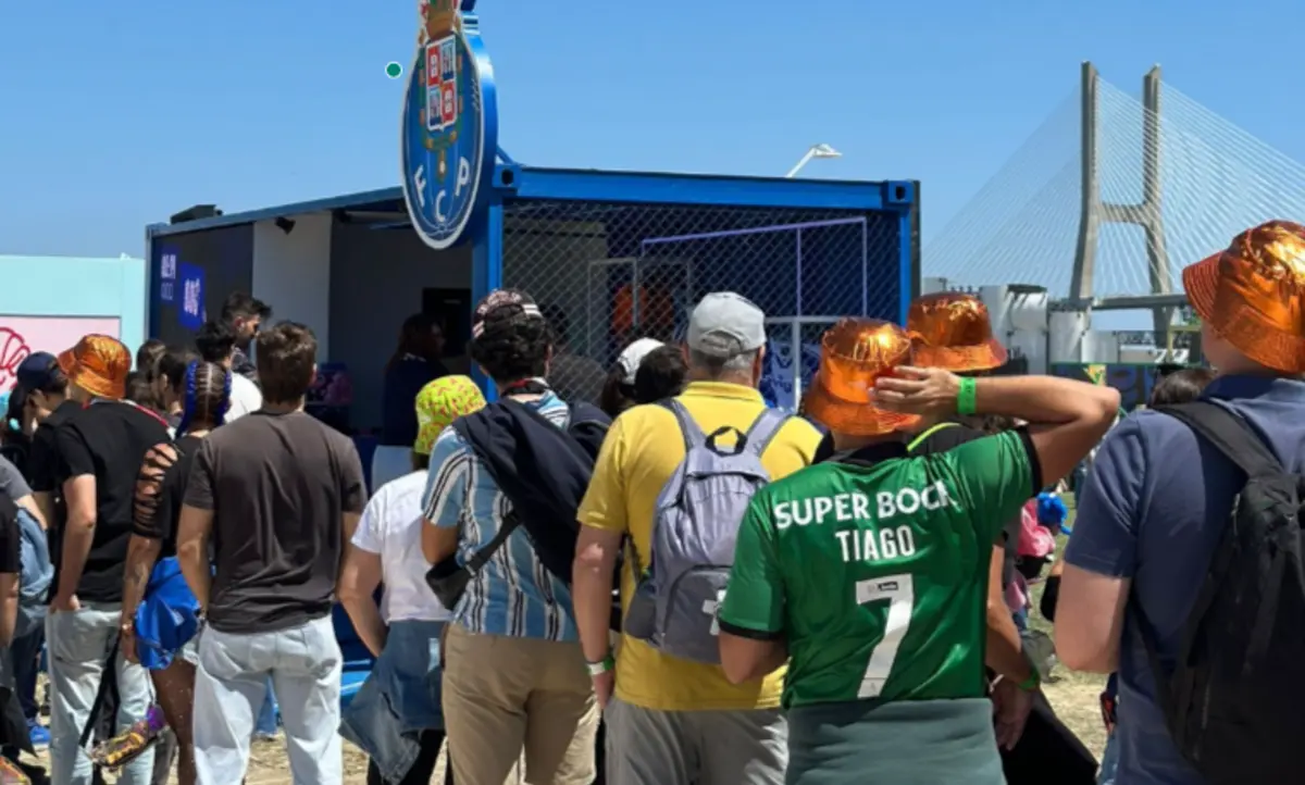 Imagem de contexto do artigo Rock In Rio: stand do FC Porto atrai muita gente, até com a camisola do Sporting