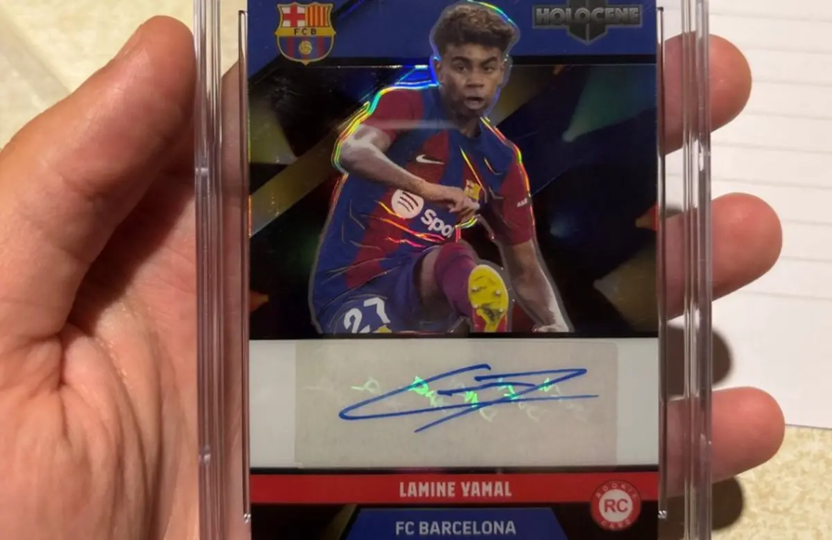 Cromo autografado por Yamal