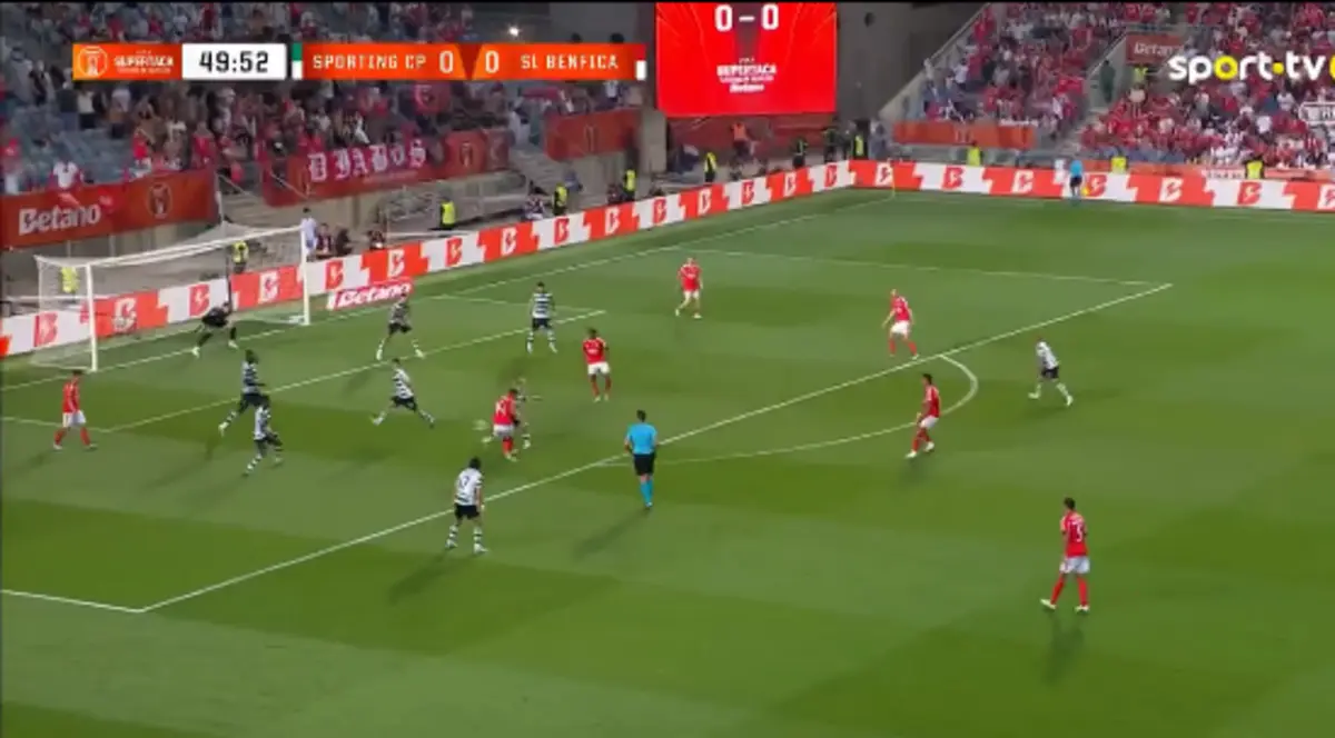Imagem de contexto do artigo Sporting-Benfica: Pavlidis abre o marcador com Rui Silva mal batido. Ora veja