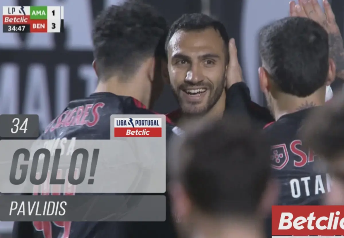 Imagem de contexto do artigo Estrela-Benfica: Diogo Travassos reduz, mas Pavlidis volta a dilatar a vantagem