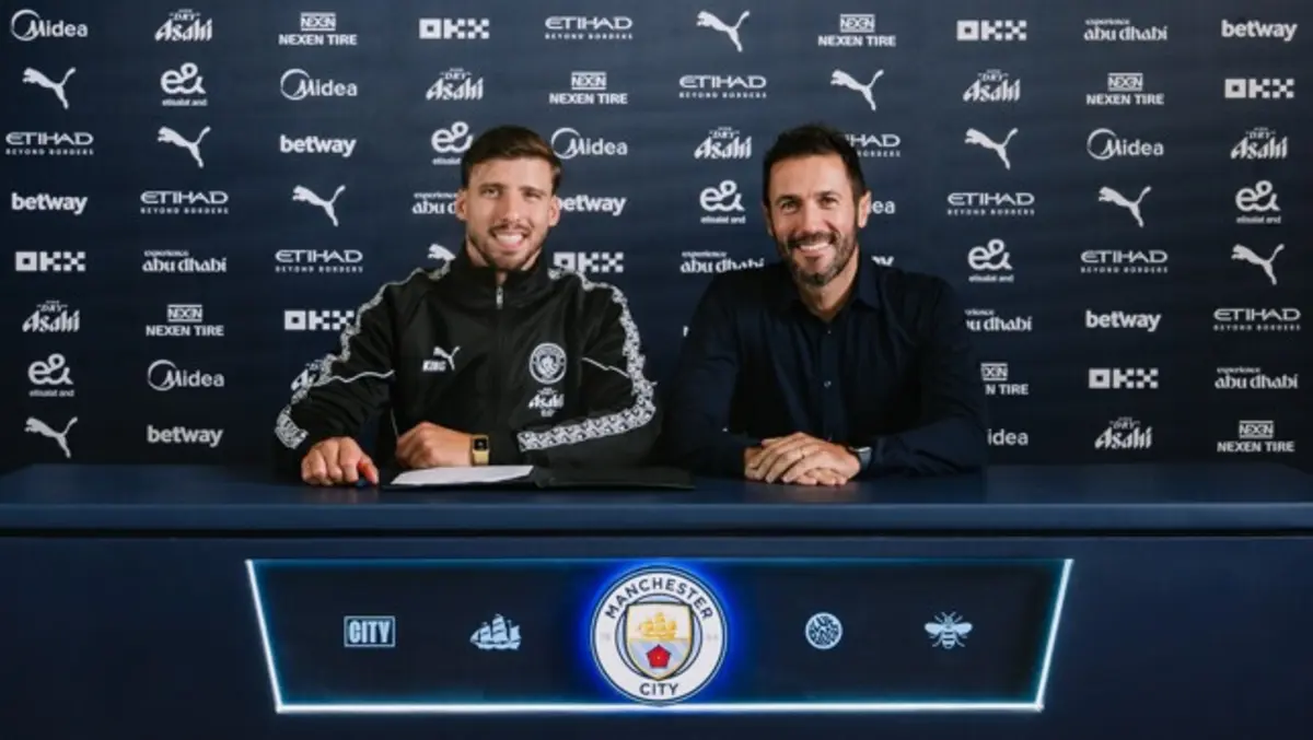 Rúben Dias e Hugo Viana (créditos: Manchester City)