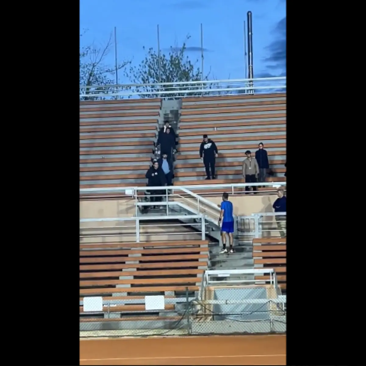 Imagem de contexto do artigo Tenista irrita-se com adepto apostador que o tentou prejudicar. Veja as imagens