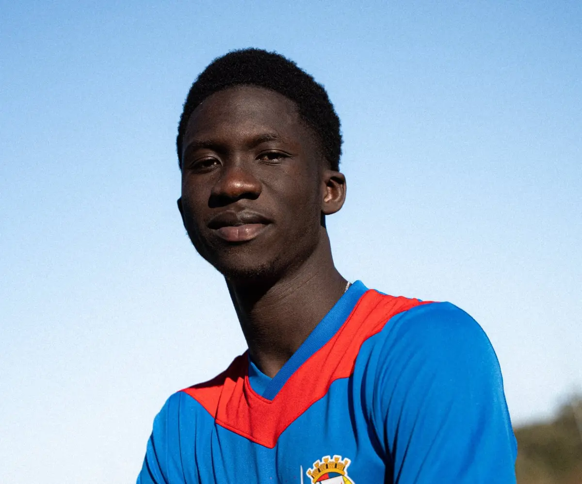 Imagem de contexto do artigo Já são 22 reforços: Alverca contrata Lamine Ndiaye