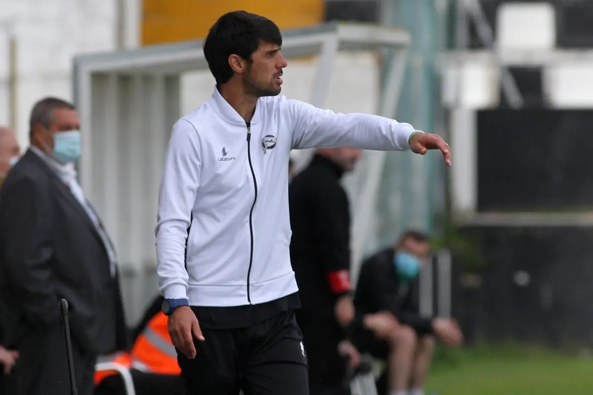 Bruno China orientou o Espinho (Créditos: Ivo Pereira/Global Imagens)