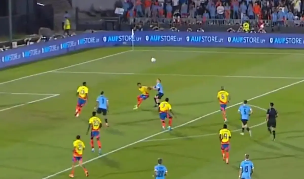 Imagem de contexto do artigo O estádio vem abaixo? A incrível emoção uruguaia no golo tardio de Ugarte