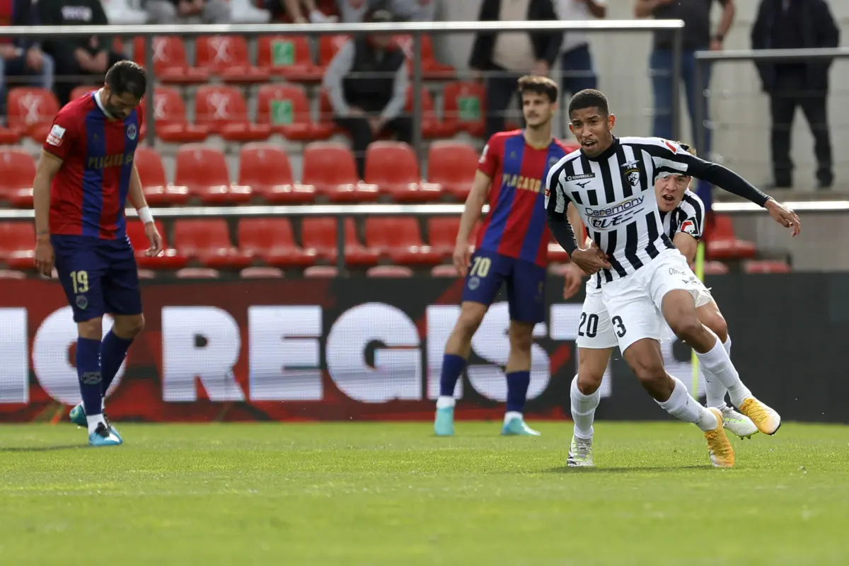 Igor Formiga instantes depois de marcar um golaço (Créditos: Lusa)