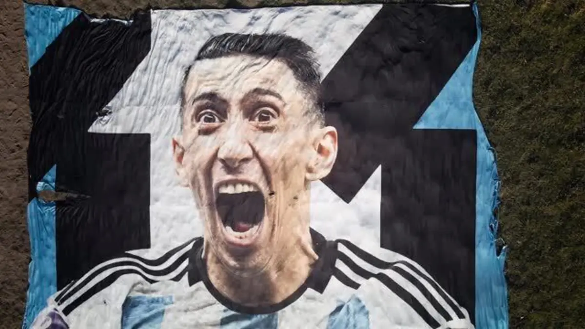 Imagem de contexto do artigo Di María doa ao seu primeiro clube 26 bolas: o preço da sua saída há 30 anos