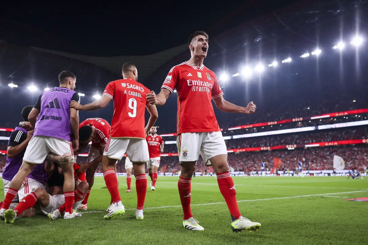 Imagem de contexto do artigo António Silva, central do Benfica, na equipa sub-20 de 2023 da IFFHS