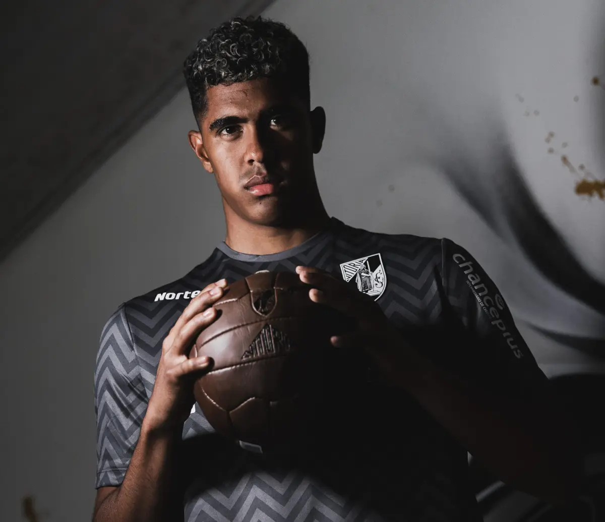 Imagem de contexto do artigo Juan Castillo: "Falei com o Óscar Estupiñán antes de vir para o Vitória"