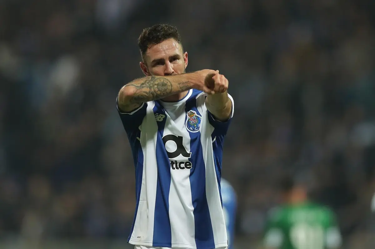 Layún vestiu de azul e branco entre 2015 e 2018