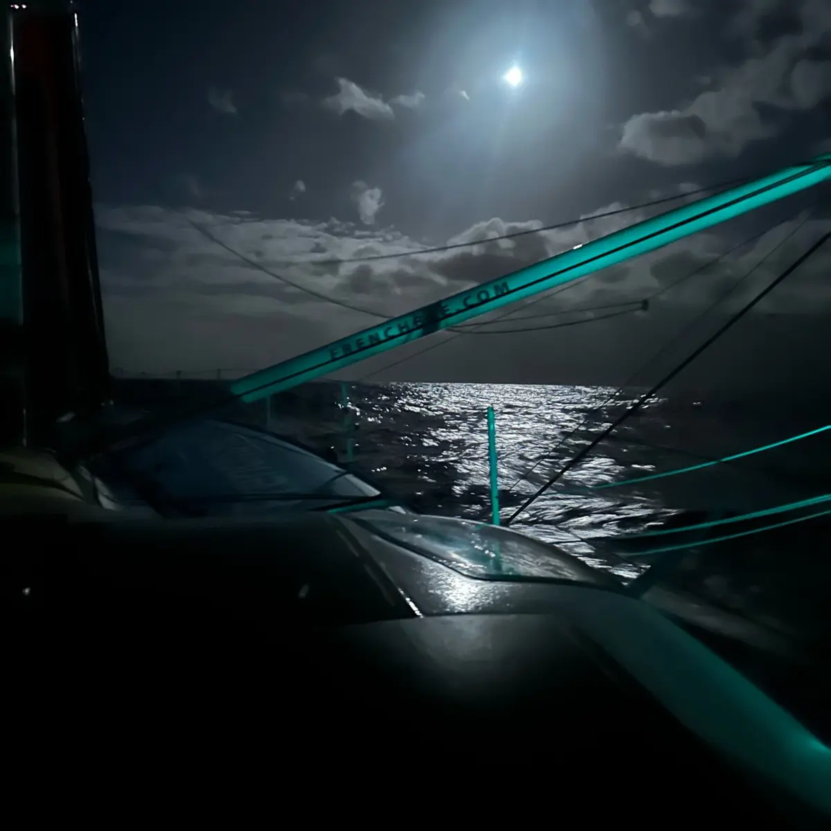 Imagem de contexto do artigo Nicolas Lunven lidera Vendée Globe na aproximação a Cabo Verde