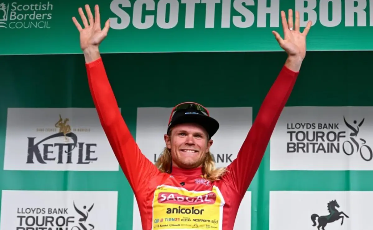 Julius Johansen (Reprodução: UAE Emirates)