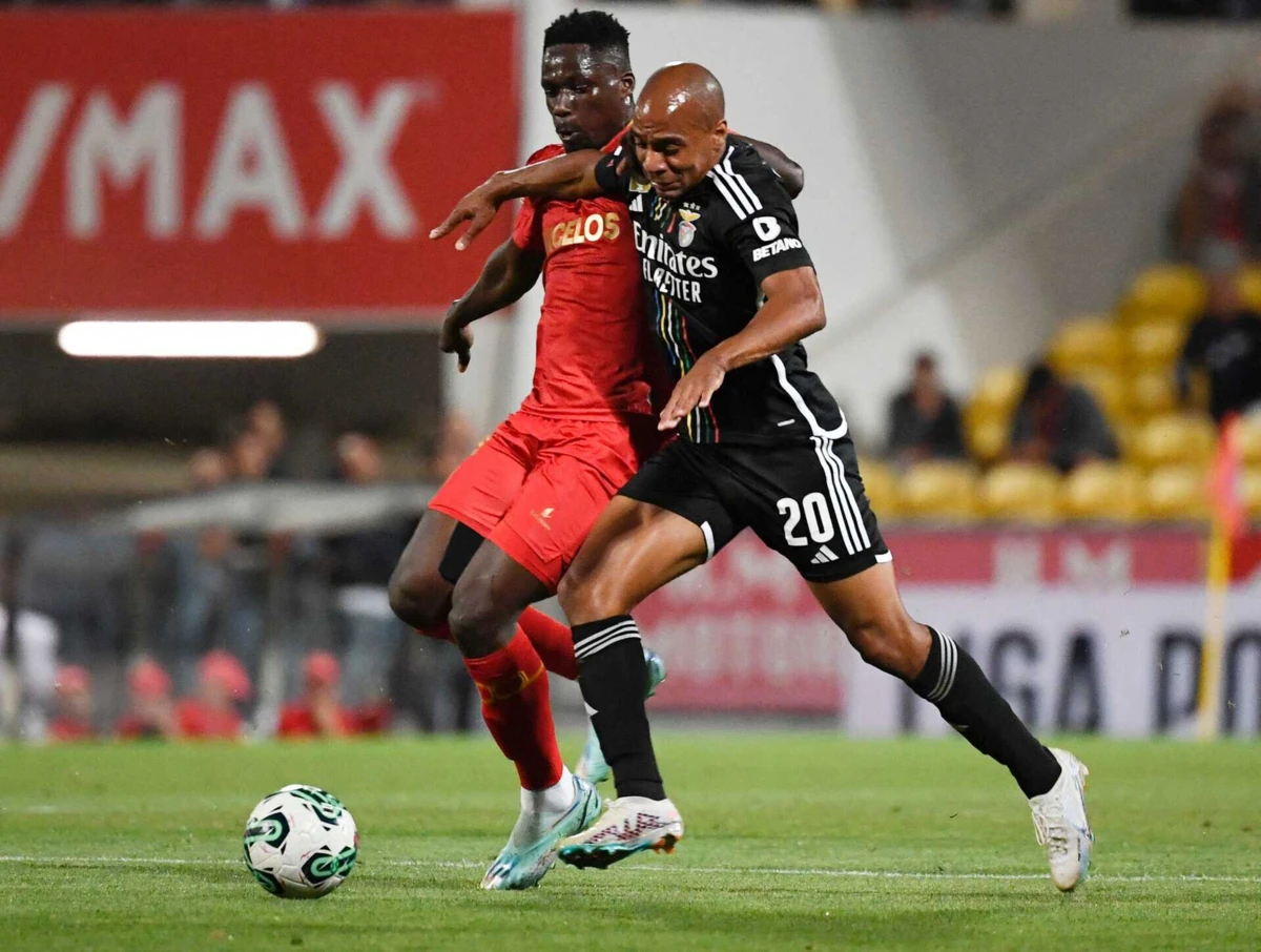 João Mário está a desenvolver o físico para aguentar mais a carga dos adversários (Fotografia: AFP)