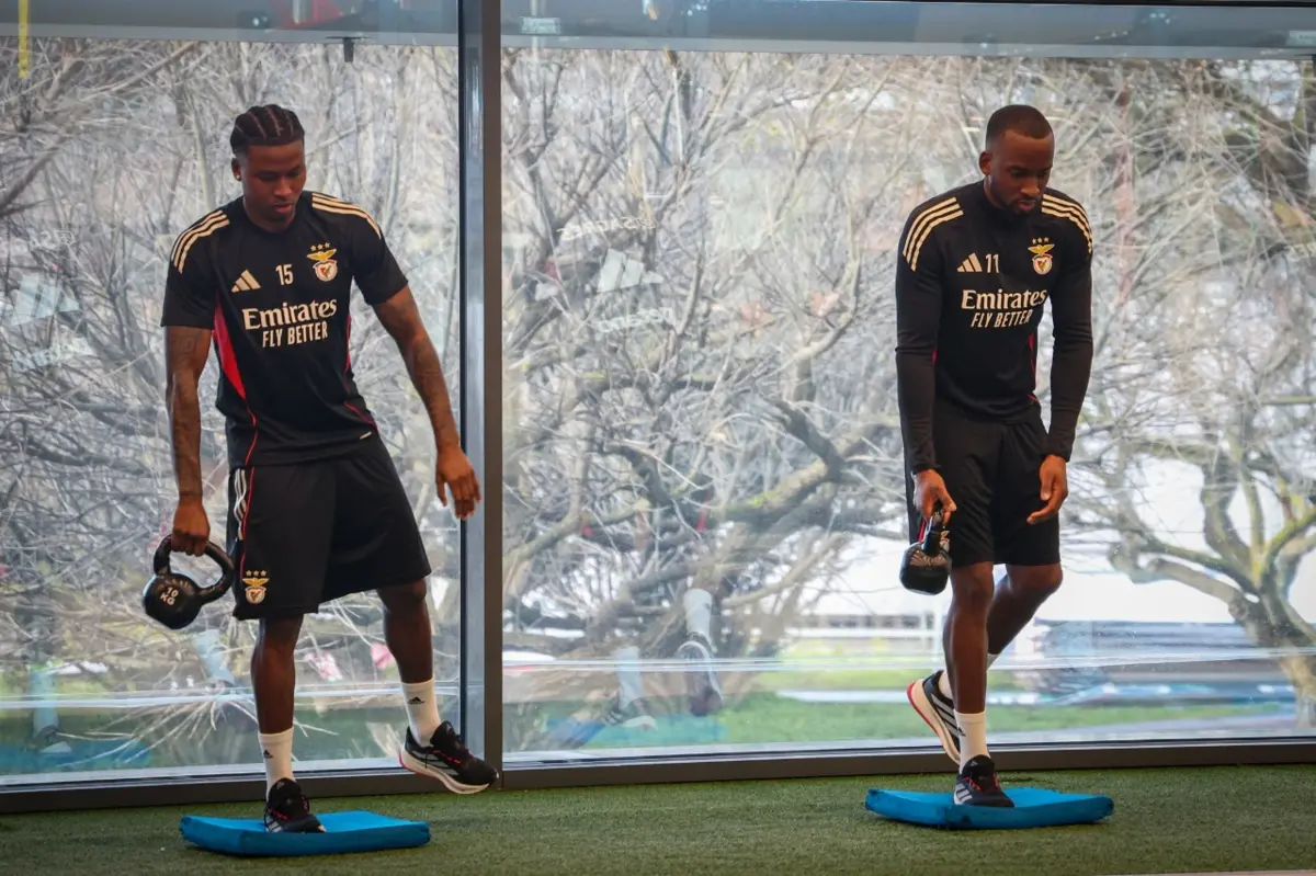 Imagem de contexto do artigo Lukebakio em foco no treino do Benfica. Veja as imagens