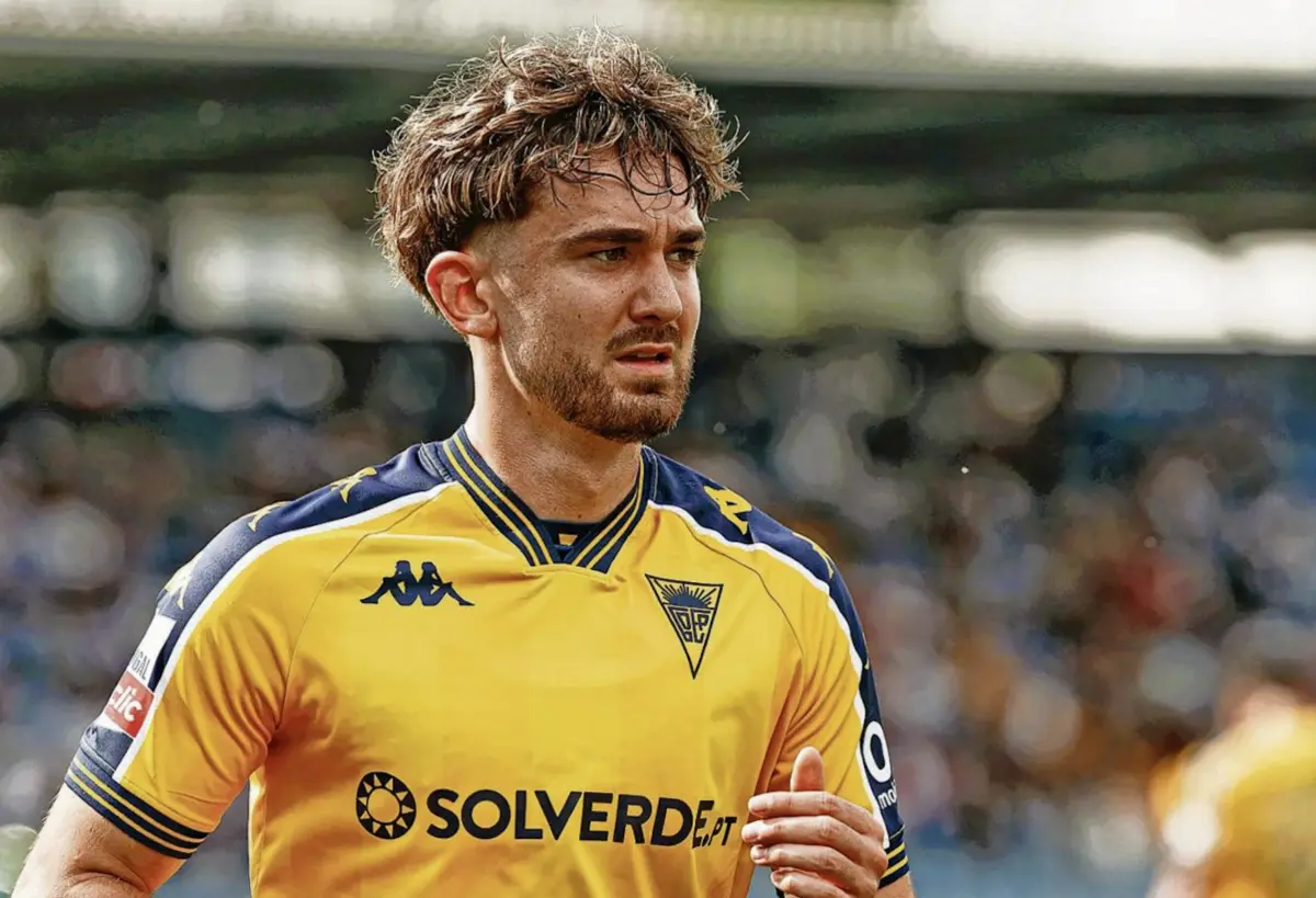 Holsgrove é considerado indispensável pelo Estoril (créditos: Estoril)