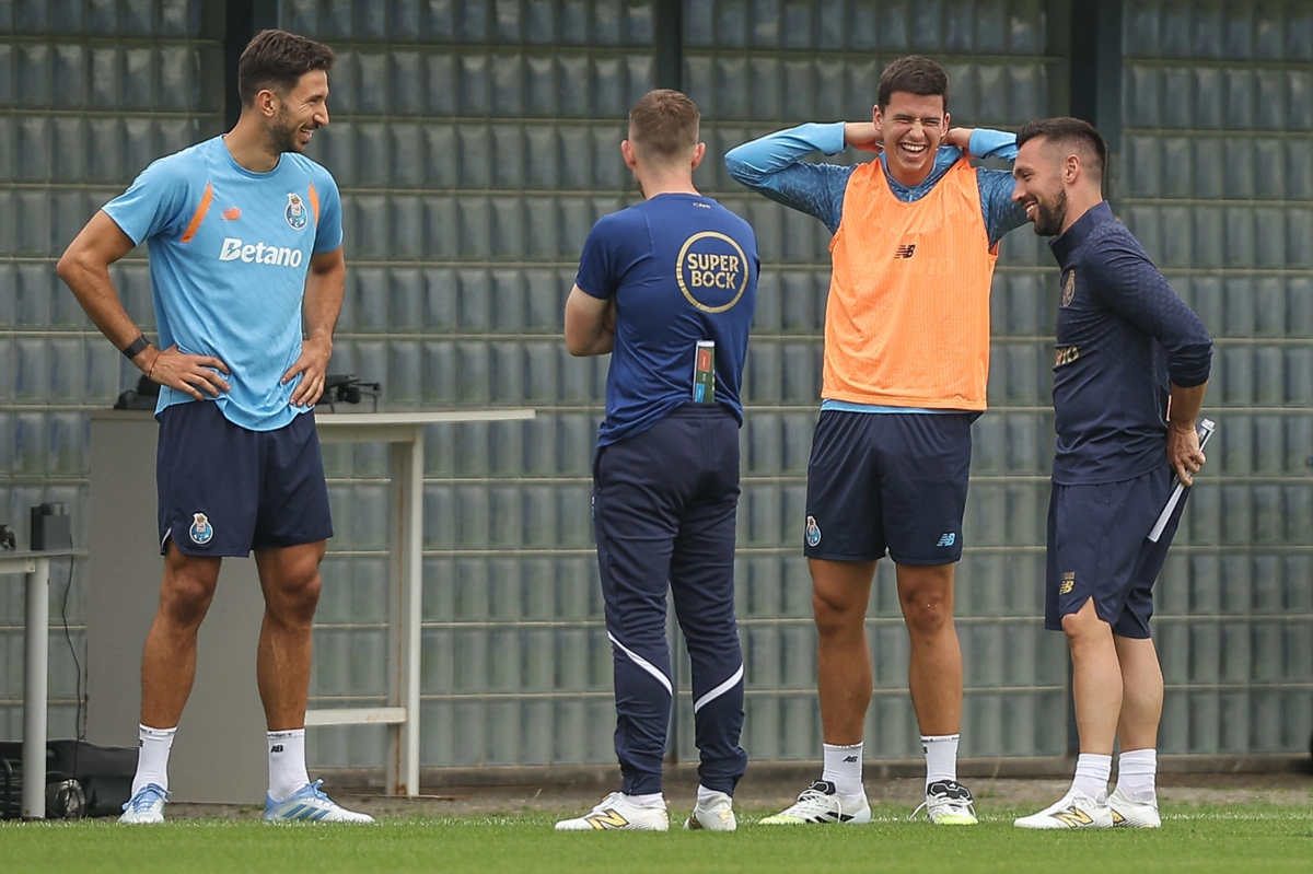 Grujic à esquerda (Créditos: Miguel Pereira)