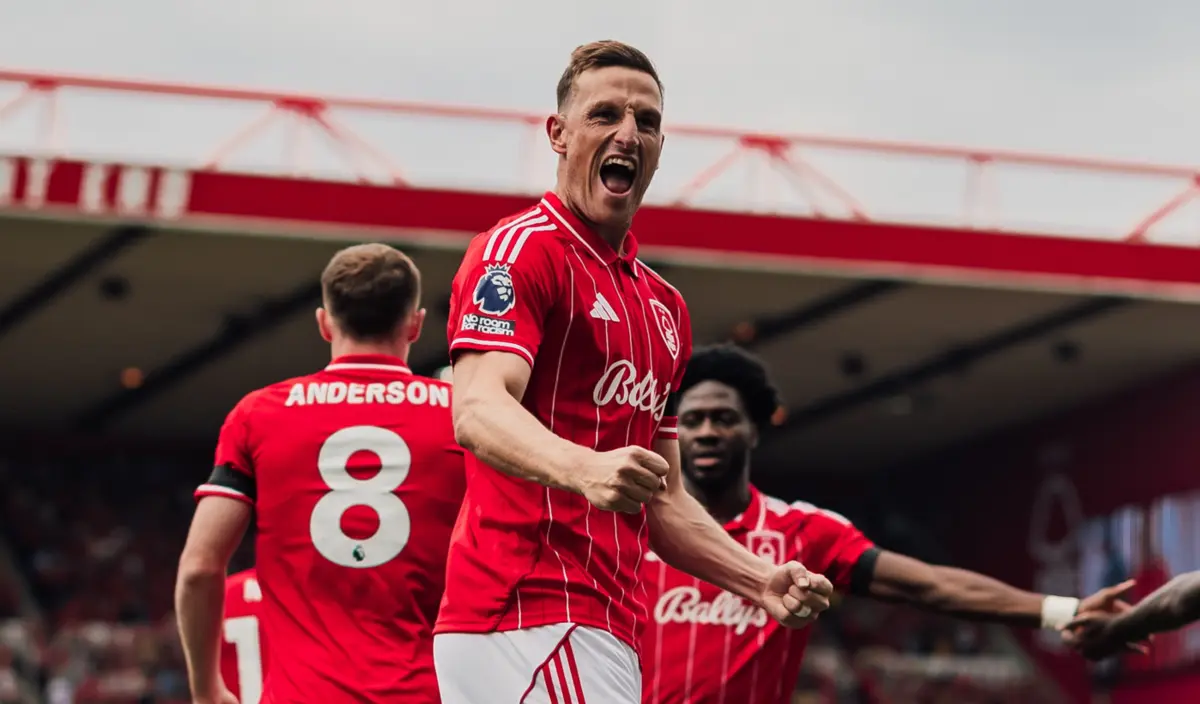 Chris Wood marcou o primeiro golo do Nottingham Forest