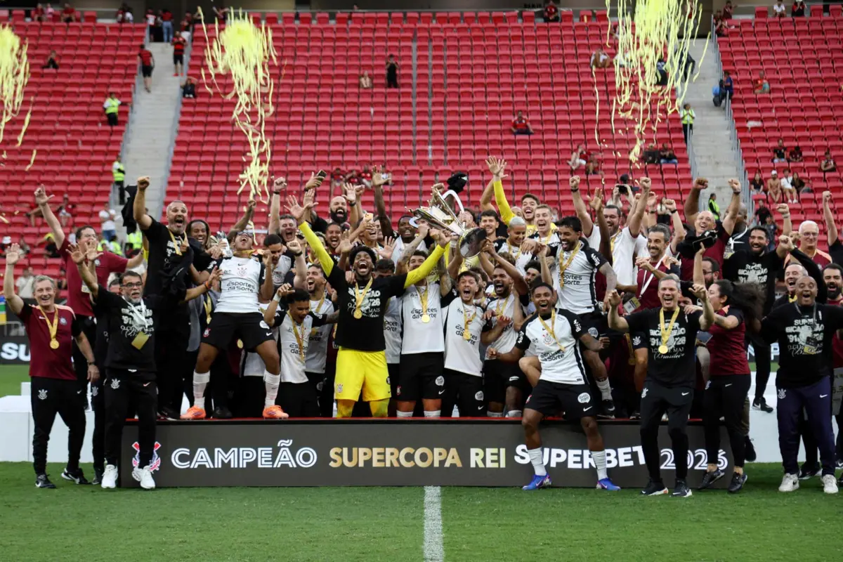 Corinthians festeja conquista da Supertaça do Brasil