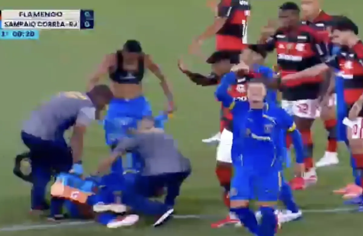 Imagem de contexto do artigo Jogador cai e convulsiona em pleno relvado no Brasil