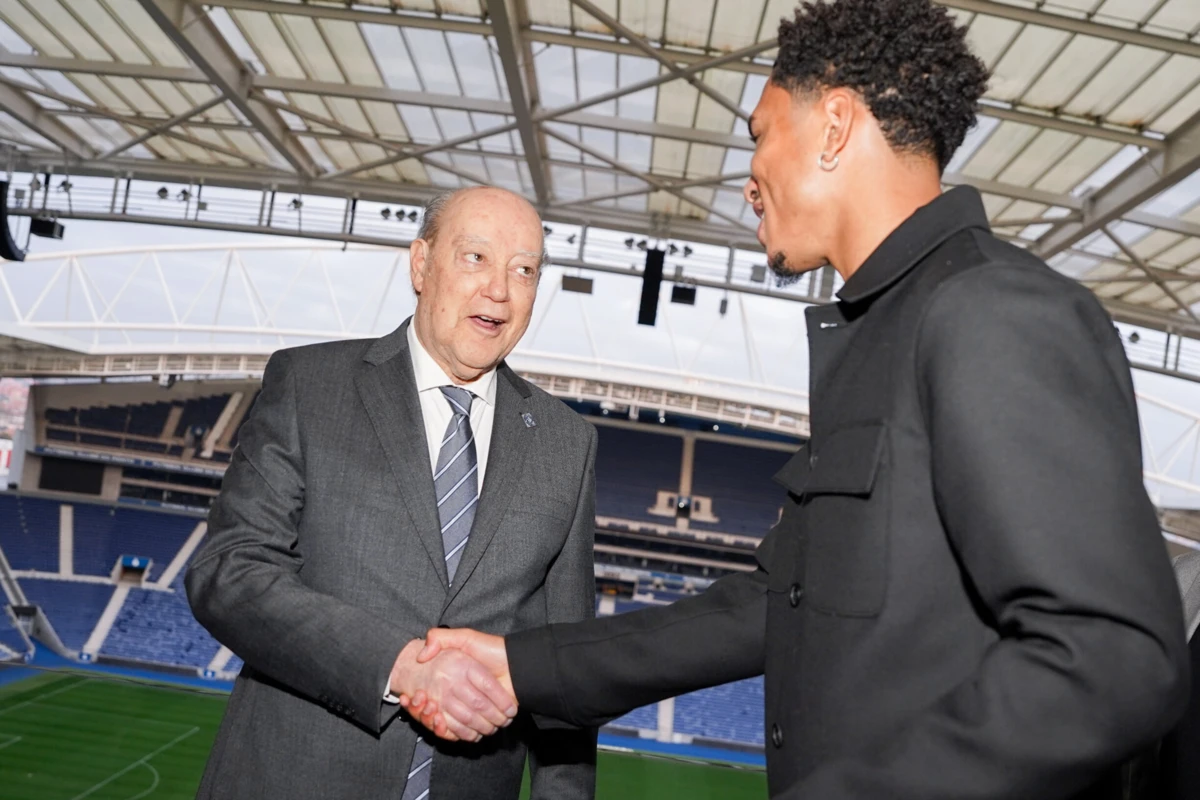 Pinto da Costa com Namaso (créditos: FC Porto)