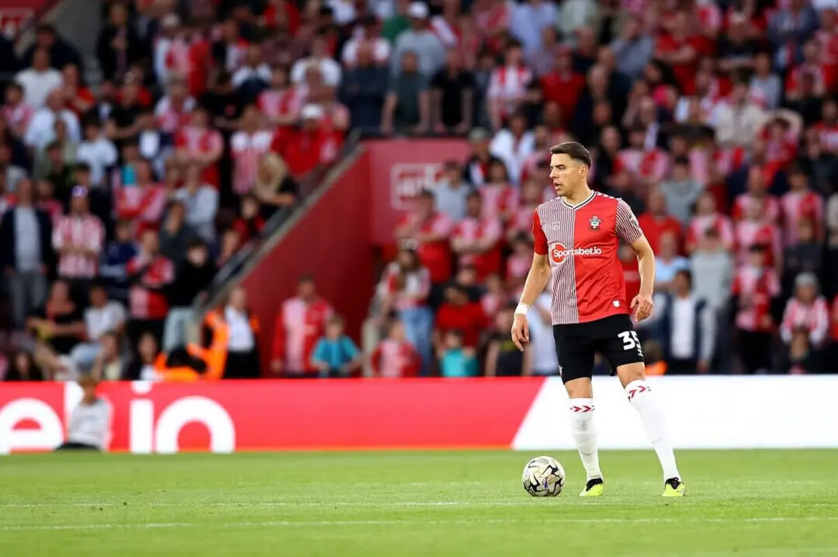 Imagem de contexto do artigo Bednarek a caminho do FC Porto: veja o que vale o central em campo