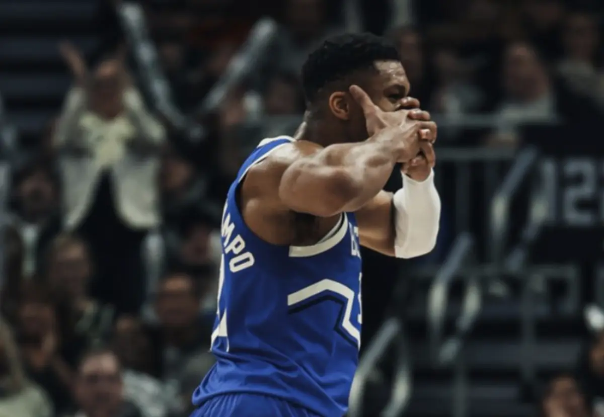 Antetokounmpo (Créditos: Milwaukee Bucks"