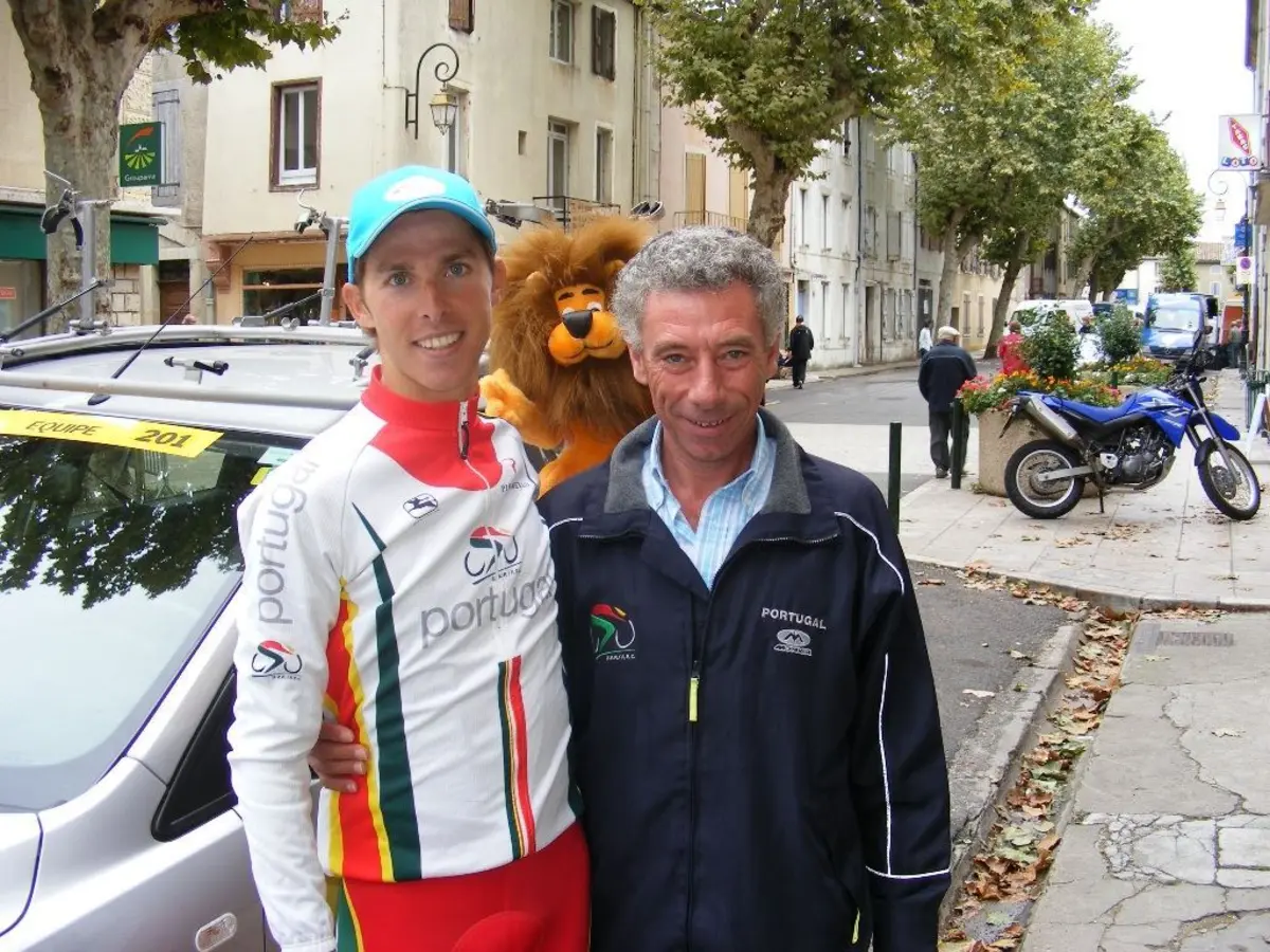 Rui Costa ao lado de José Poeira